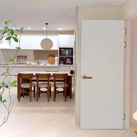 Hanok Style, Up To 6 People , Luggage Storage , Gyeongbokgung, Gwanghwamun, Jongno, Hongdae, Myeongdong, Ddp