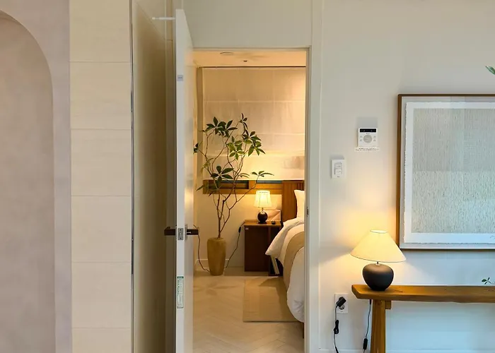 Hanok Style, Up To 6 People , Luggage Storage , Gyeongbokgung, Gwanghwamun, Jongno, Hongdae, Myeongdong, Ddp 首爾