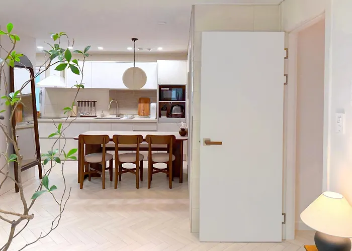 Hanok Style, Up To 6 People , Luggage Storage , Gyeongbokgung, Gwanghwamun, Jongno, Hongdae, Myeongdong, Ddp 招待所 4*