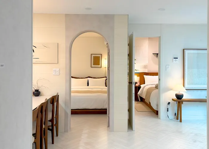 Гостевой дом Hanok Style, Up To 6 People , Luggage Storage , Gyeongbokgung, Gwanghwamun, Jongno, Hongdae, Myeongdong, Ddp 4*