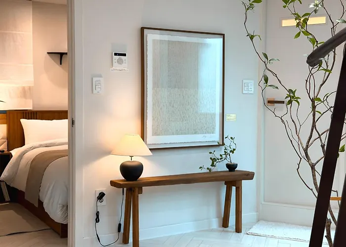 Hanok Style, Up To 6 People , Luggage Storage , Gyeongbokgung, Gwanghwamun, Jongno, Hongdae, Myeongdong, Ddp Гостевой дом Сеул