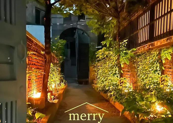 Hanok Style, Up To 6 People , Luggage Storage , Gyeongbokgung, Gwanghwamun, Jongno, Hongdae, Myeongdong, Ddp 首爾